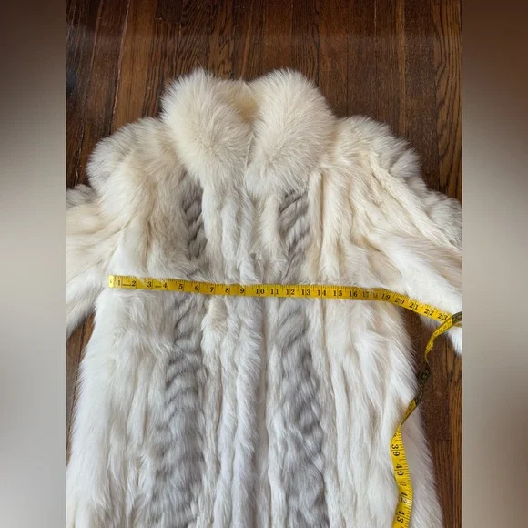 Elegant White silver blue white Fox Fur Coat - Picture 11 of 16